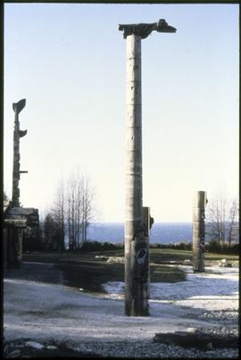 Memorial pole by Bill Reid and Doug Cranmer