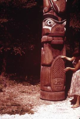 Totem pole of Chief Kwekwelis