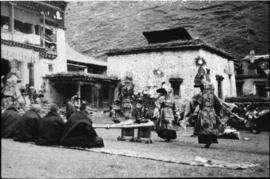 Tibetian dancing, side view