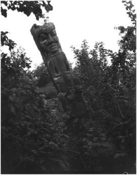 Old carved house post or totem pole, Mamalilikulla, Village Island