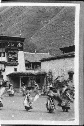 Tibetian dance, distant view