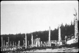 Totem poles and houses at Skedans
