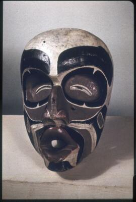 Image of a Kwakwaka'wakw mask