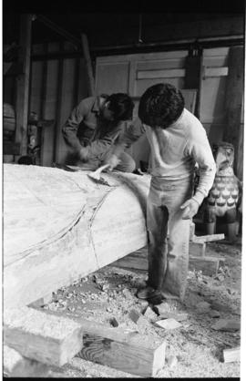 Crew and log at the old UBC carving shed