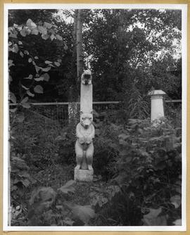 Totem with bear