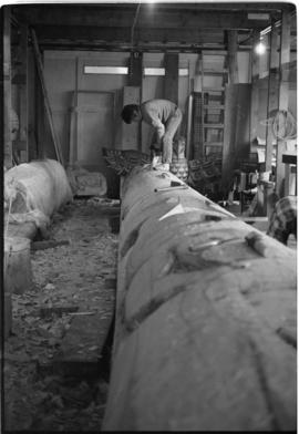 Crew and log at the old UBC carving shed