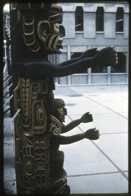 Base figures of a totem pole