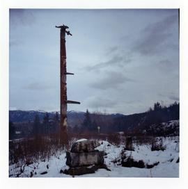 Stone Bear memorial, in memory of Chief Mark We-get and Pole-in-Sand.