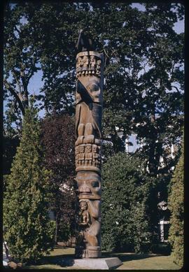 (Replica) Tsimshian memorial pole #13, Thunderbird Park, Victoria, BC