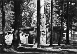 Memorial pole, Totem Park